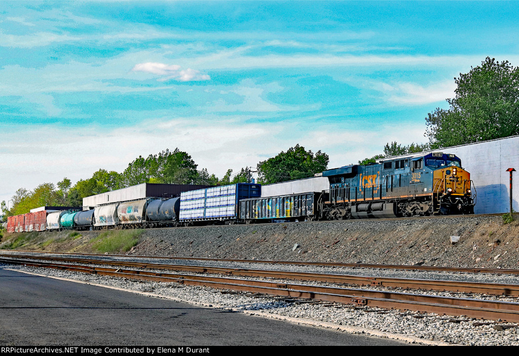 CSX 3015 on M-403